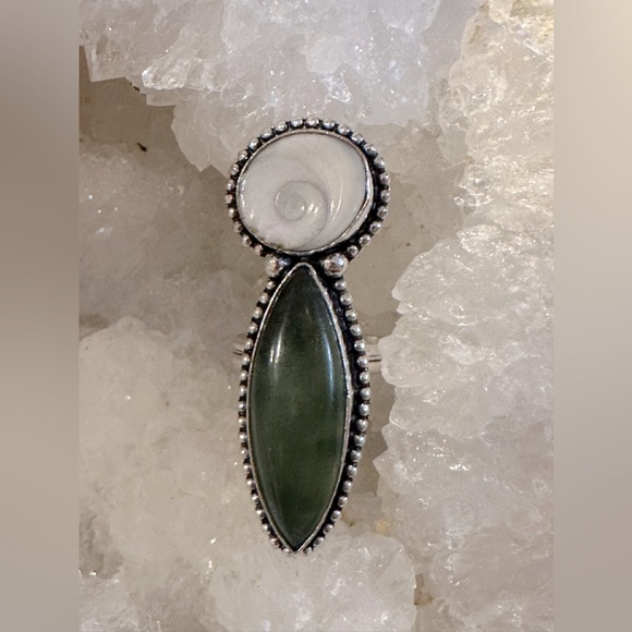 Natural Shiva Shell & Natural Green Chalcedony Stone Silver Plated Ring Size 5 - Picture 1 of 4